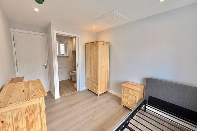 Room 3, 1, Kingsley Crescent, Benfleet photo 3