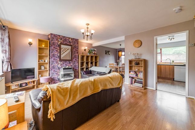 2, Whirley Close, Stockport photo 4