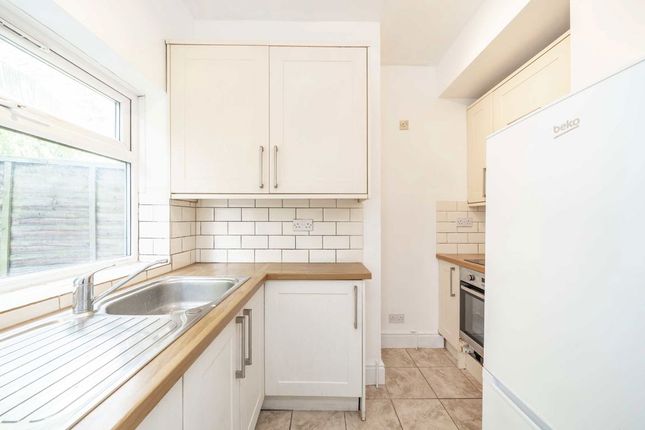 Flat 2, 38, Harvard Road, London photo 4