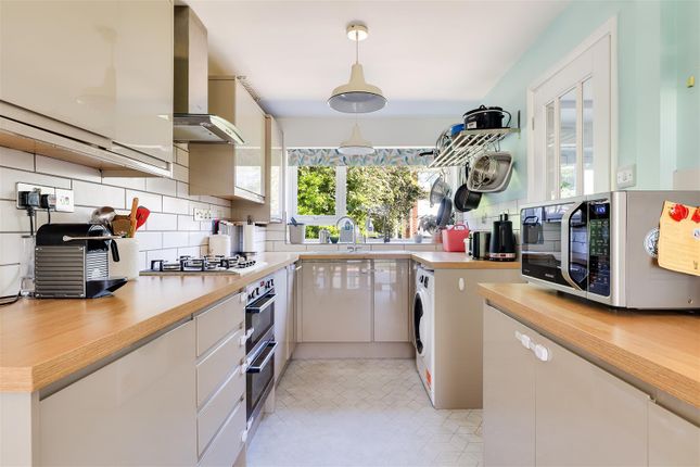 13, Gainsborough Close, Cambridge photo 2