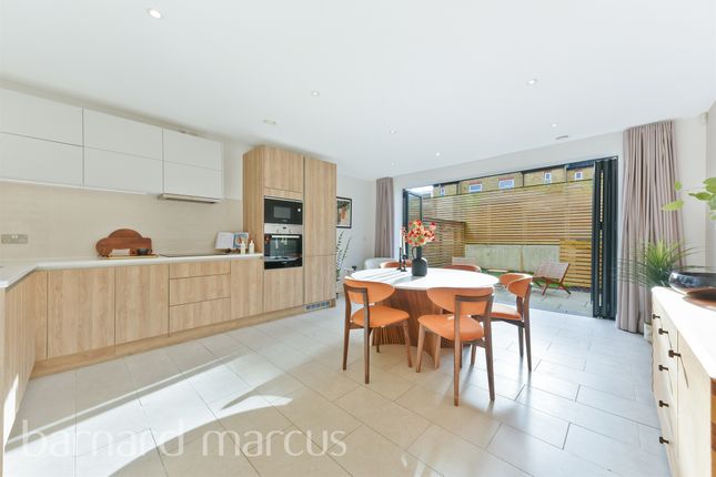 Town house for sale in Beatrice Place, London
