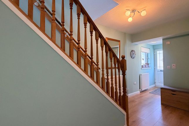 27 Hallside Crescent, Glasgow photo 3