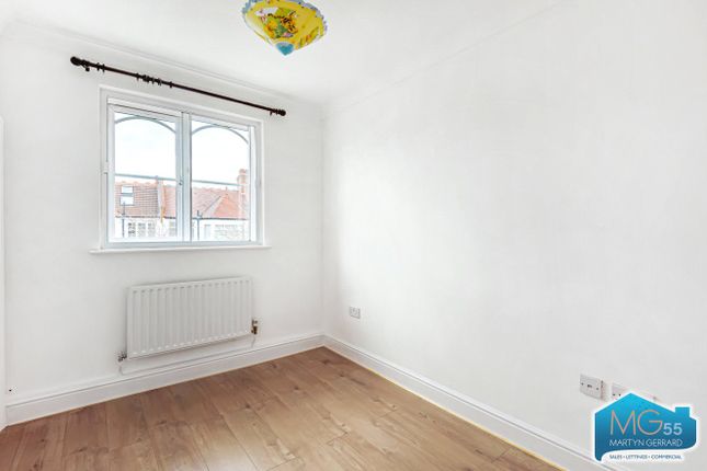 End terrace house to rent in Gainsborough Road, North Finchley, London