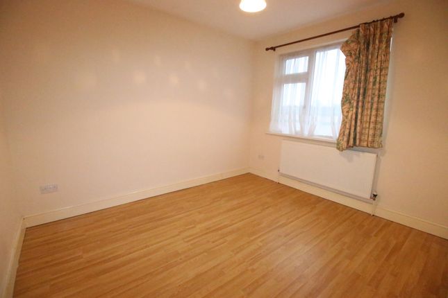 31, Durham Road, FELTHAM photo 5