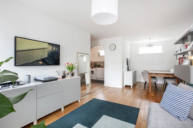 23, Vestry Mews, London photo 3