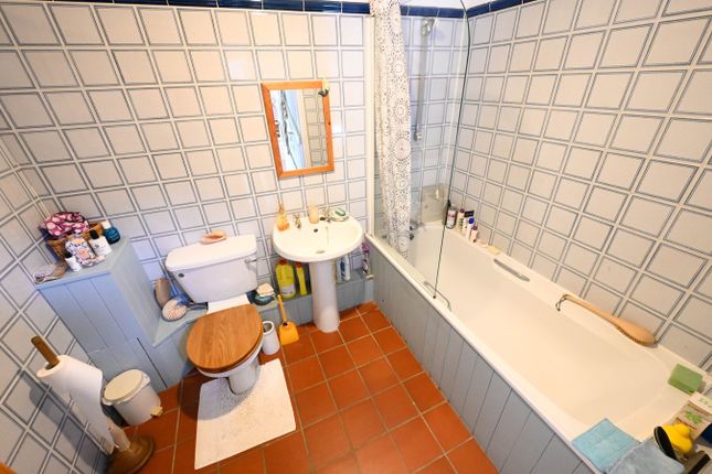 4 The Courtyard, Holt Green, Wimborne photo 4