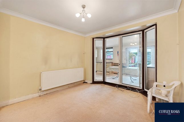 74, Sarsfield Road, Middlesex photo 3
