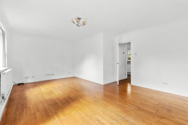 26, Devonshire Close, Amersham photo 4