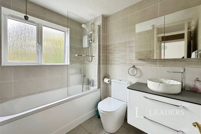 33, Cherry Orchard, Warwickshire photo 3