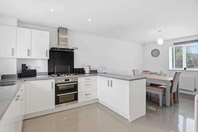 33 Friesland Avenue, Milton Keynes photo 3