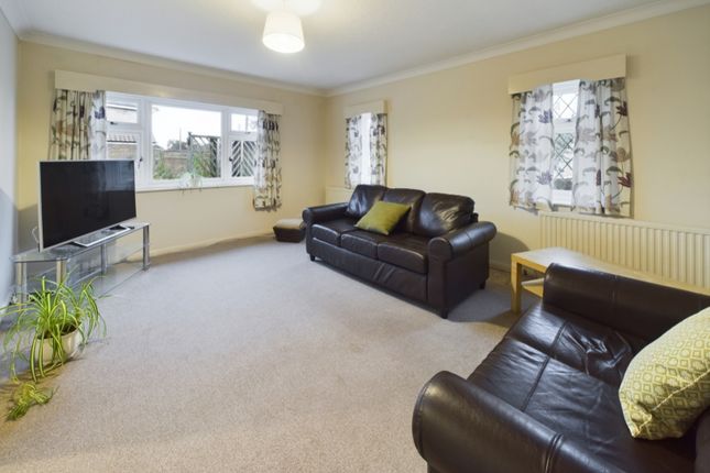 60, Sandringham Drive, Nottingham photo 3