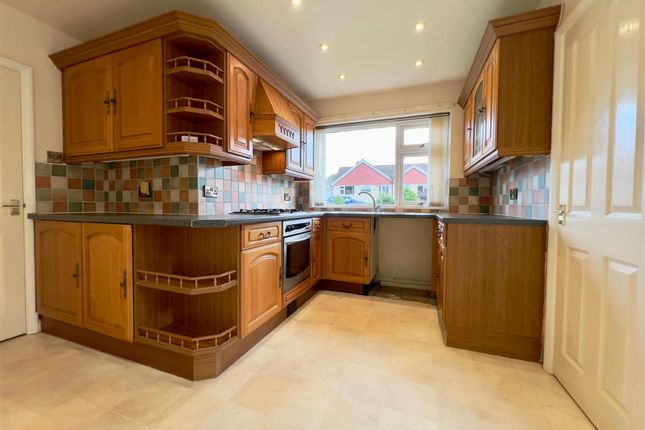 6 Woodvale Close, Chesterfield photo 3