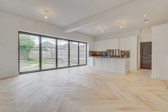 90, Woodfield Park Drive, Leigh-on-sea photo 3