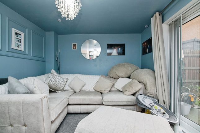 3, St. Edmund Close, Dudley photo 2