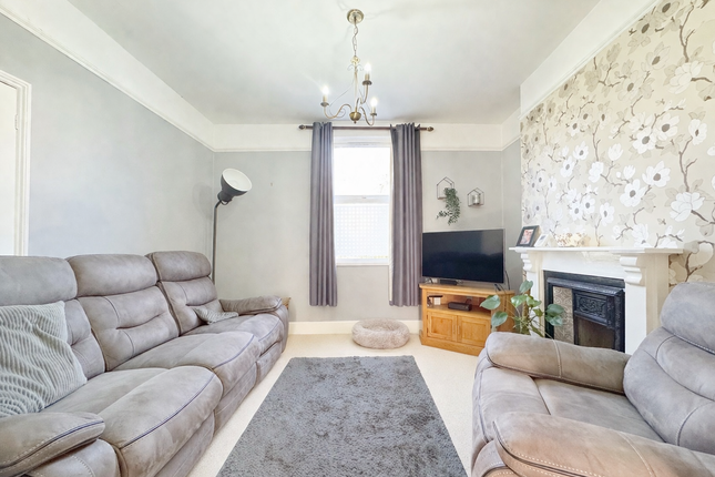 19, Highweek Road, Newton Abbot photo 4