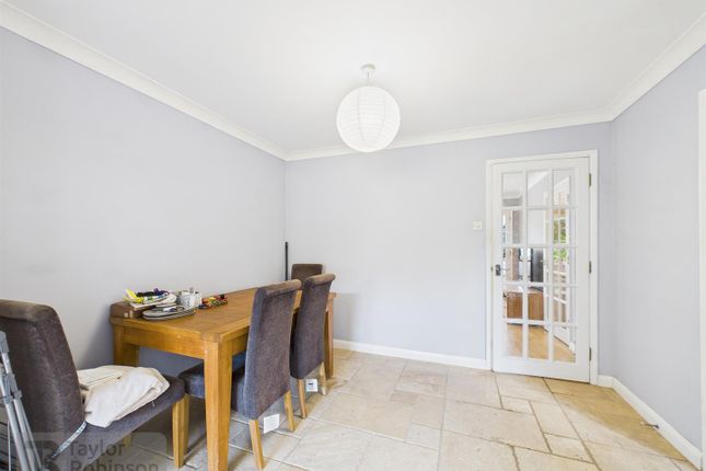 3, Graveney Road, Crawley photo 4