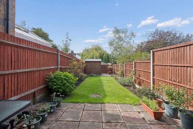 27 Avenue Terrace, Watford photo 4