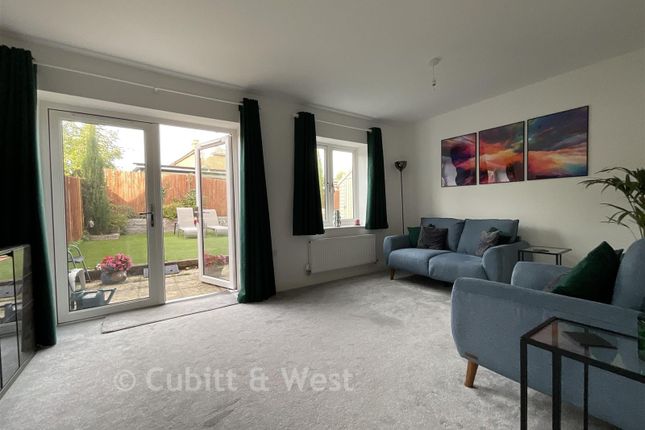14, Longcroft Way, Havant photo 3