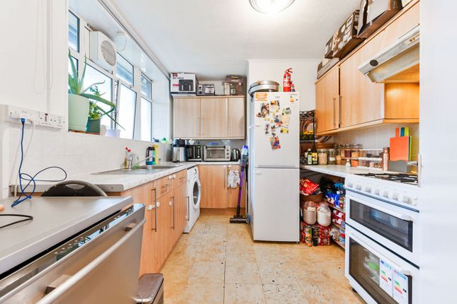 Holsgrove Court, East Acton photo 3