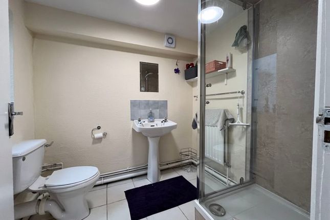 Shared accommodation to rent in Bennington Street, Cheltenham