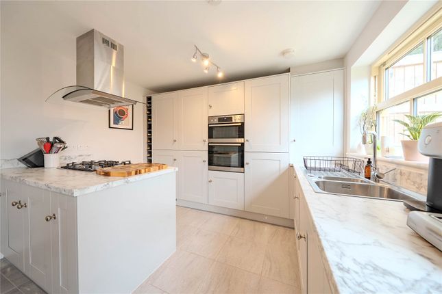 22, Oak Park Mount, West Yorkshire photo 2