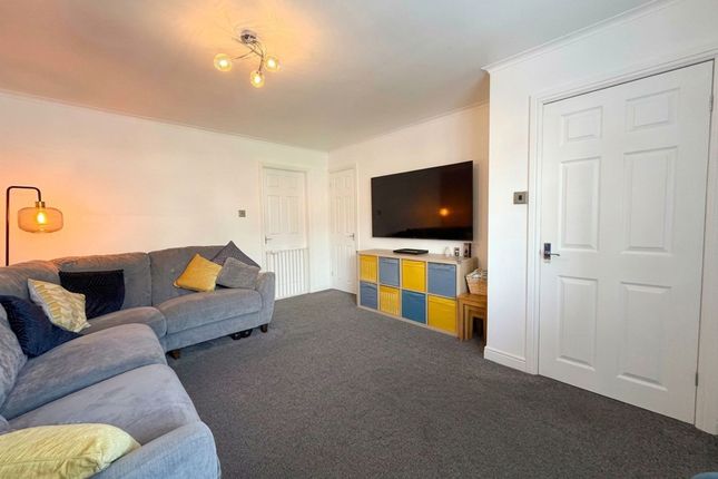19 Finstock Close, Manchester photo 3