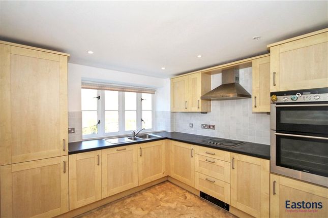 Flat 8, Elizabeth House,, Elizabeth Drive, Surrey photo 3