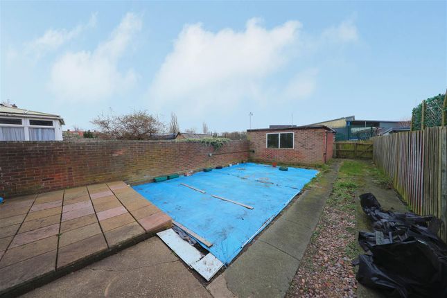 End terrace house for sale in Grammar School Road, Hull