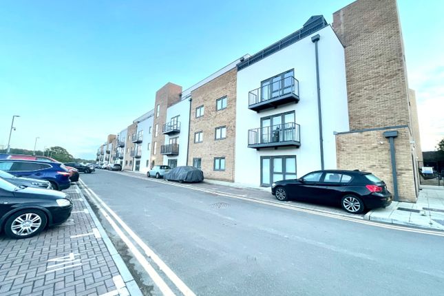 Thumbnail Flat for sale in Heather Apartments, 1 Cypress Road, Luton, Bedfordshire