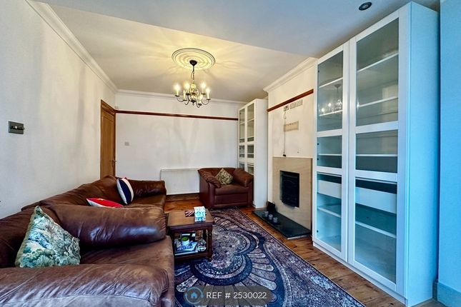Entertainment/ Living Area