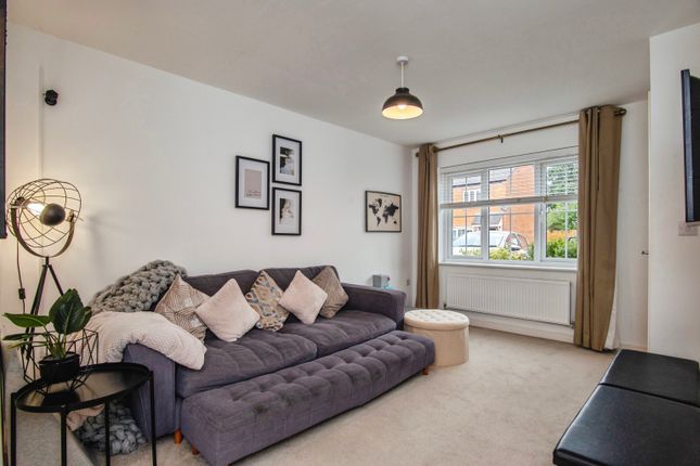 15, Harrow Close, Malvern photo 2