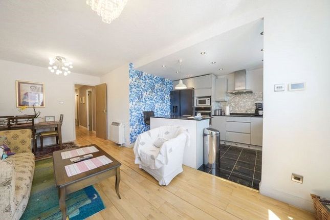 50, Tennyson Close, Enfield photo 4