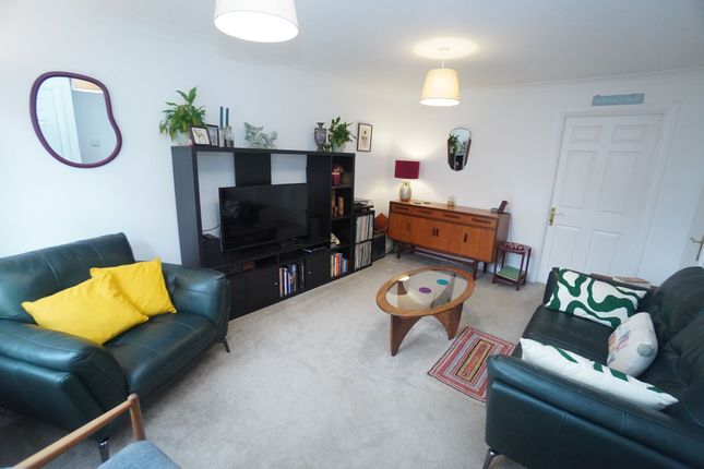 2 West Court, High Wycombe photo 3