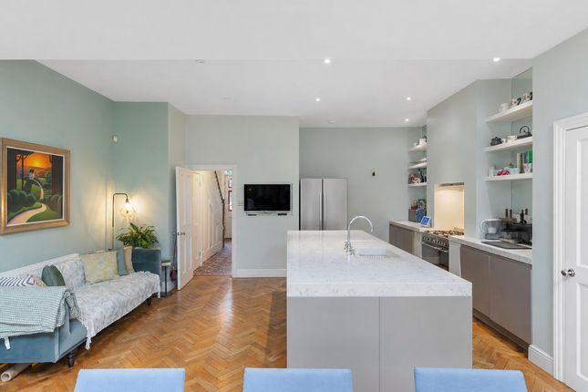 25, Drayton Road, London photo 2