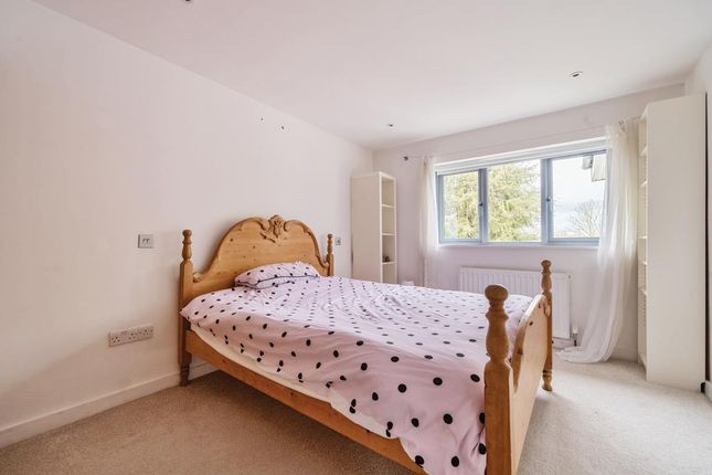 Terraced house for sale in Lakeside, North Oxford
