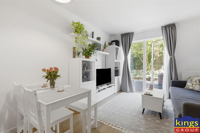 Flat 5, 47, Gainsford Road, London photo 3