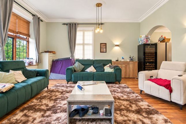 5 The Apartment, Roffey Park, Forest Road, Colgate Horsham photo 4