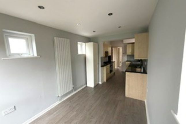 61, Southfields Drive, Peterborough photo 4