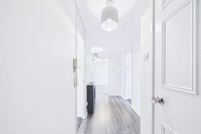 0/2, 14 MacLean Square, 14 Maclean Square, Glasgow photo 4