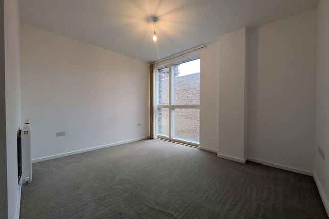 42 Blackburn Court, Bollo Lane, London photo 4