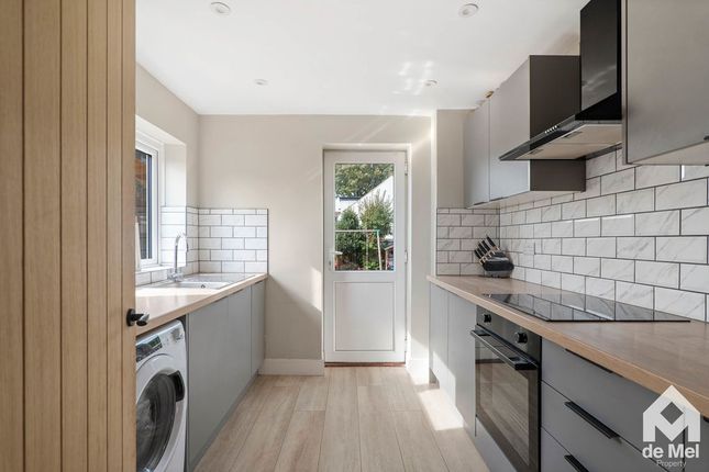 30, Courtiers Drive, Cheltenham photo 4