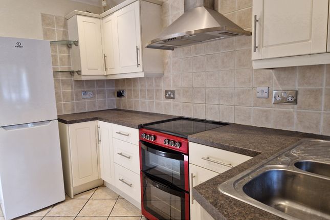 31, Chatsworth Avenue, Wokingham photo 5