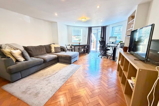 111a Mount View Road, London photo 3