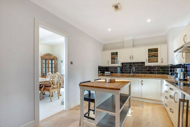 7, Richard Burbidge Mansions, London photo 4