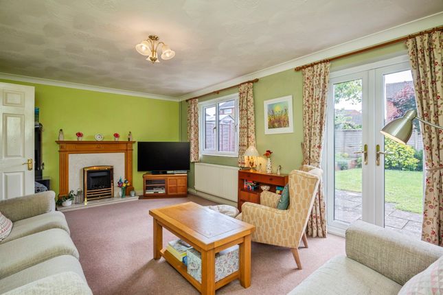 12, Rosemoor Gardens, Worcester photo 2