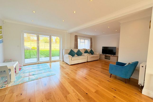 12, Woodfield Drive, Hemel Hempstead photo 4