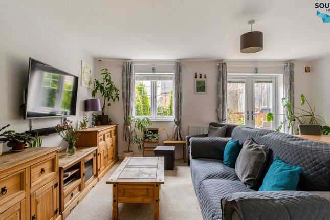 Charters Gate Way, Wivelsfield Green photo 3