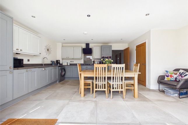 8 Oaklands,, Parsons Heath, Essex photo 3
