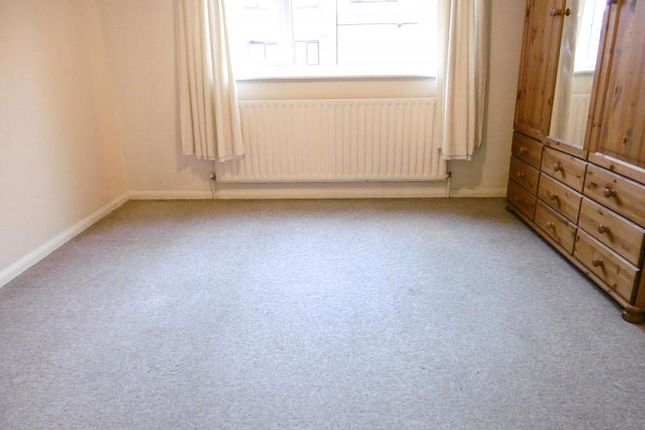 32, Aspen Gardens, Poole photo 3