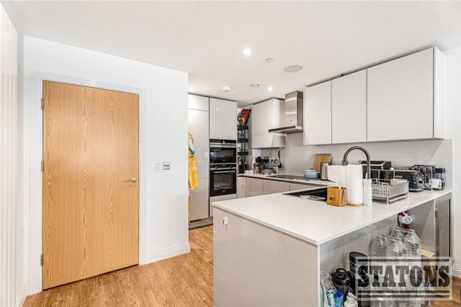 37, Quayle Crescent, London photo 3